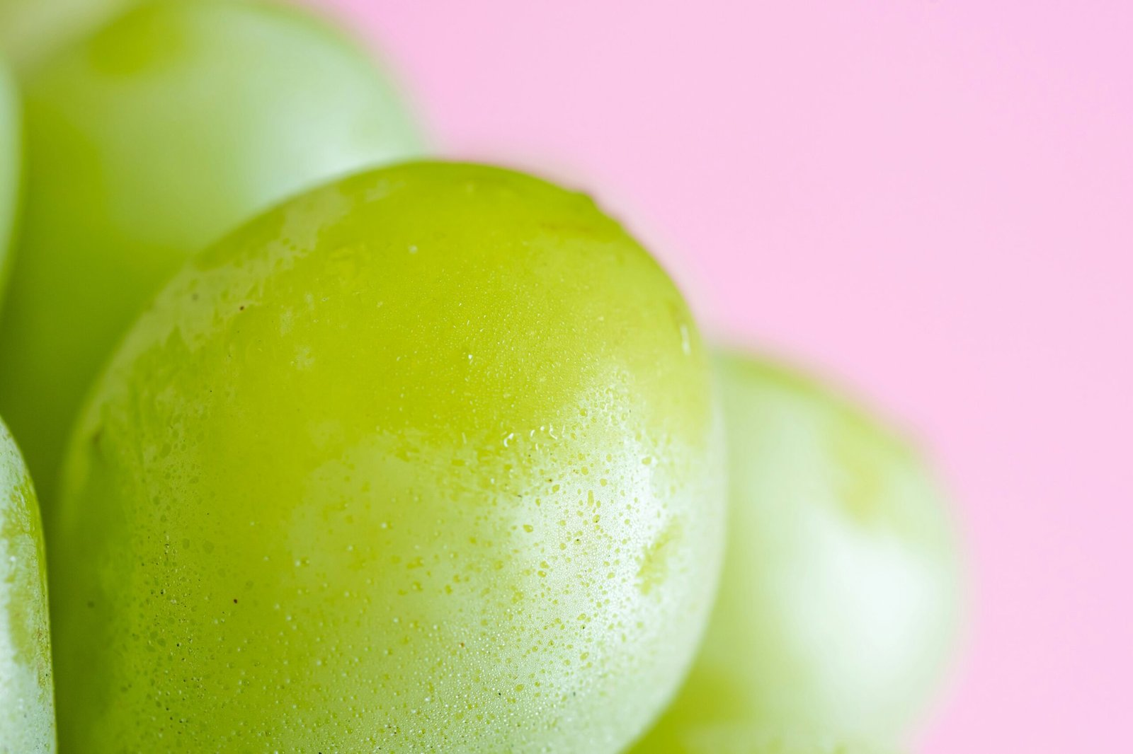 A close up of a bunch of green fruit