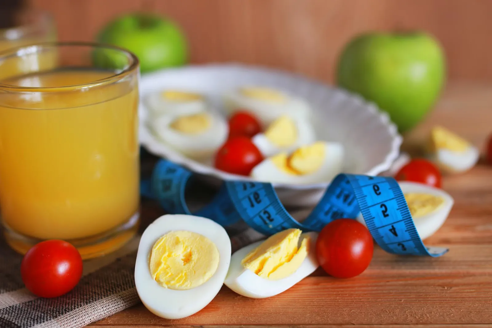 Breakfast tomato egg wooden background