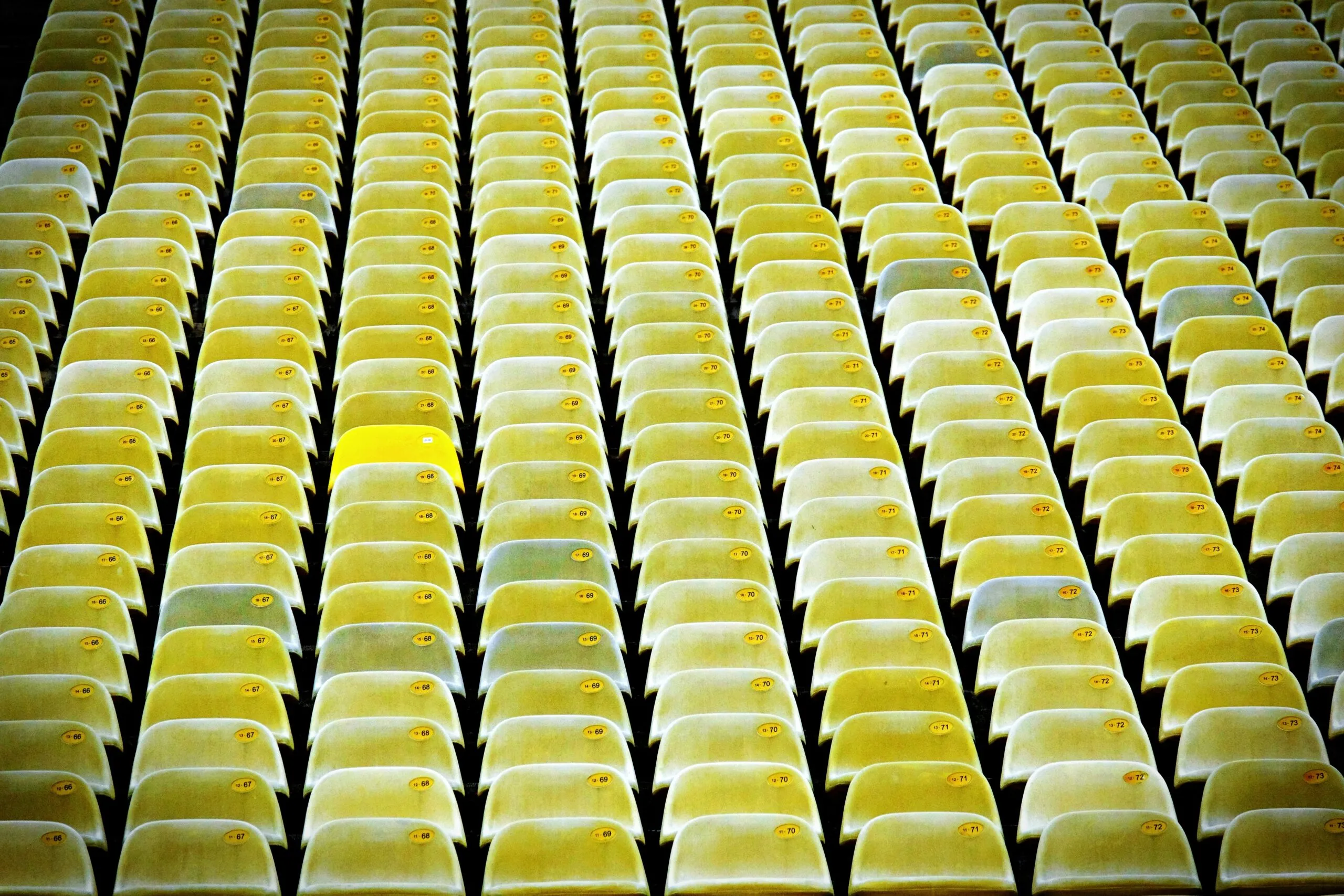 white plastic chairs in close up photography