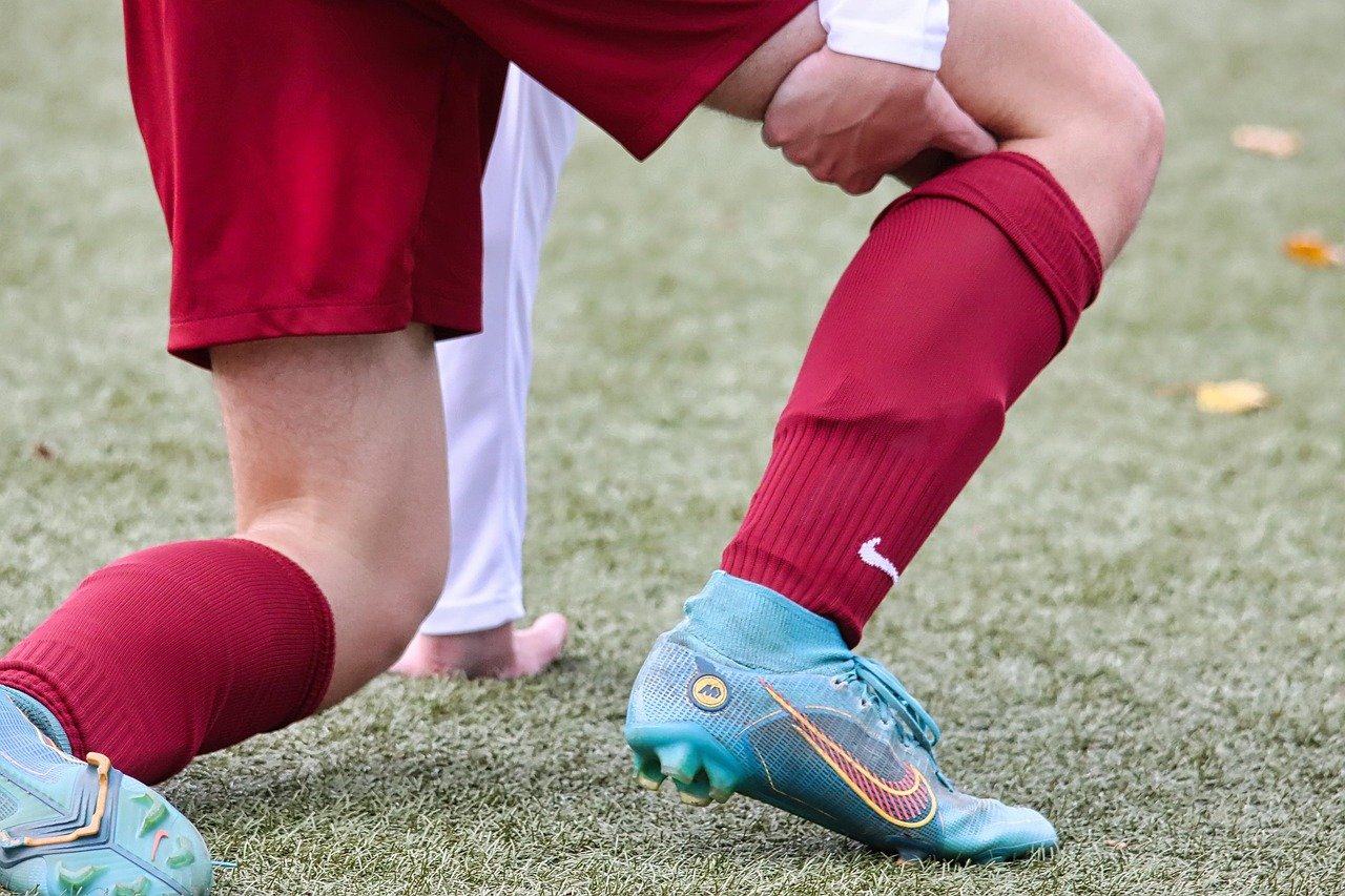 foul, injury, football, footballer, bent over, athlete, soccer, injury, injury, injury, injury, injury