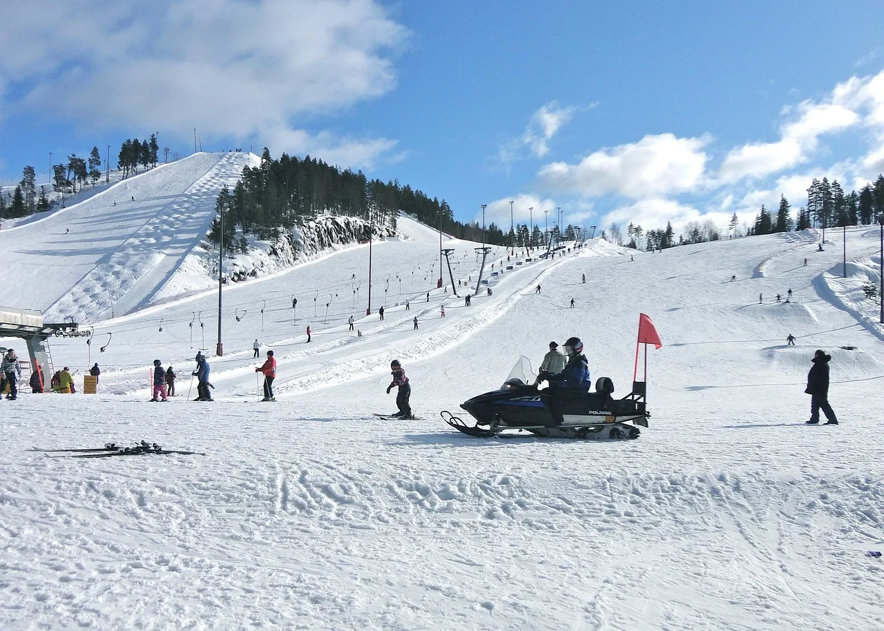 finlandia, химос, góry, narciarstwo, zima, skuter śnieżny, narciarz, natura, zimno, zejście, finland, himos, skiing, snowmobile, skier, cold, spadek, słońce
