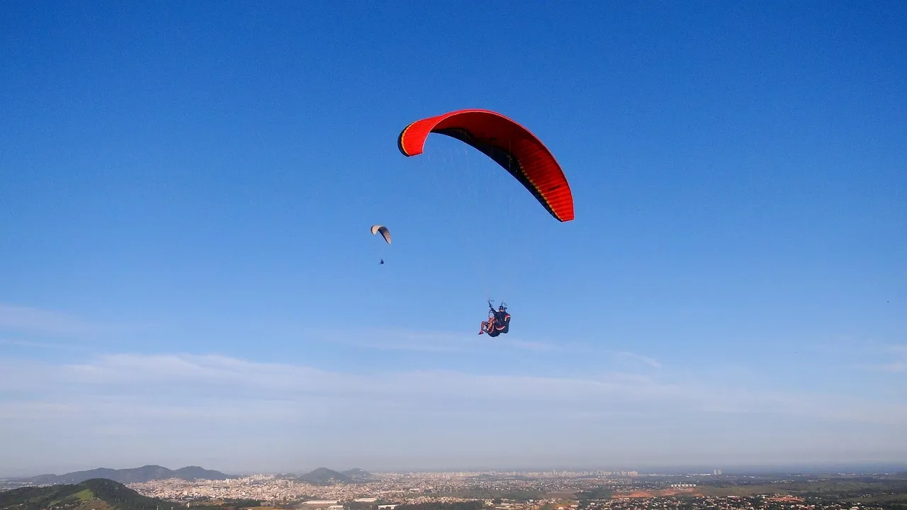 free fly, universal, viana do castelo, holy spirit, sport, nature, man, air, flight, paragliding, freedom, fun, fly, activity, mountains, wind, red