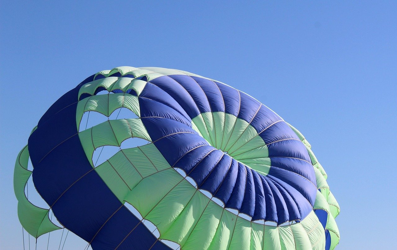 parachute, blue sky, sky, nature, flight, blue, green