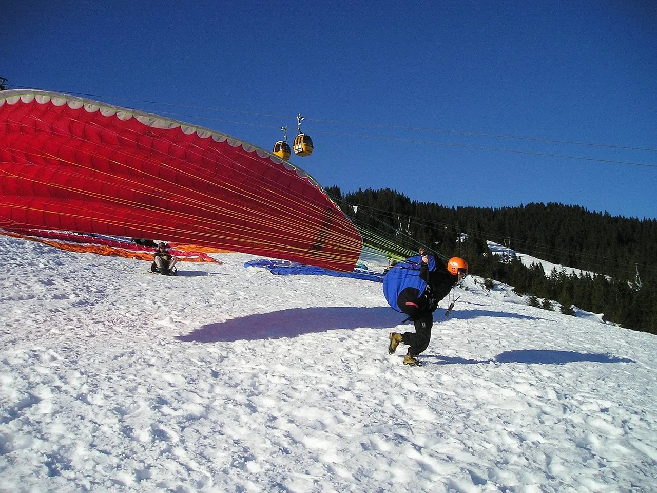paragliding, paraglider, begin, start, elevator phase, pull up, lift up, winter