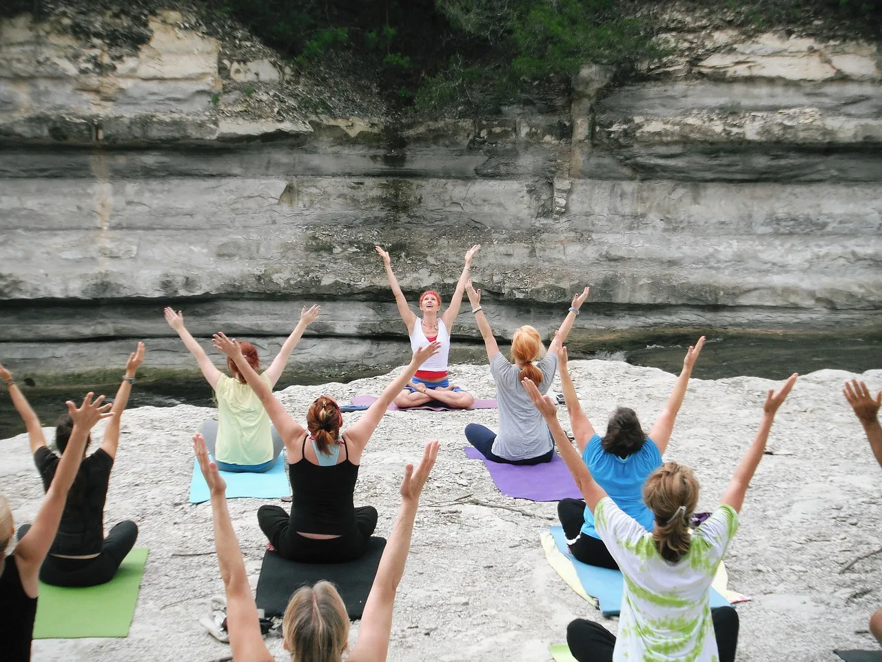 kobiety, zajęcia yogi, asana, zdatność, instruktor, hatha yoga, postawa, kobieta, osoba, dobra kondycja, relaks, rozciąganie, sportowy, atletyczny, harmonia ciała i umysłu, praktykować jogę, pogoda, zen, międzynarodowy dzień jogi