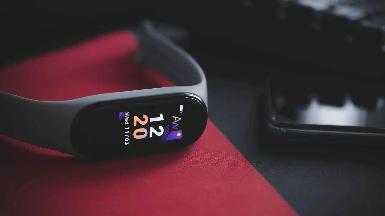 zespół fitness, fitnes tracker, inteligentny zegarek, zegarek fitness