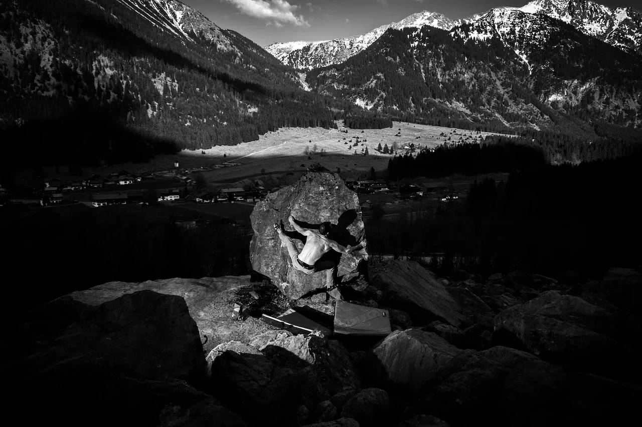 bouldering, climb, sports, stone, nature, boulder, landscape, mountain, outdoor, adventure, muscles, man, fitness, power, training, rock, alps, allgäu, mountains, climbing