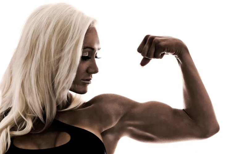 silny, zdatność, ćwiczyć, silna kobieta, kobieta kulturysta, blond włosy, biceps, mięsień, kobieta biceps, biceps, biceps, biceps, biceps, biceps, kobieta biceps
