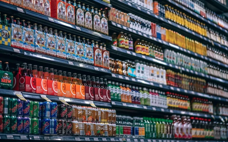 napoje, butelki, półka, puszki, koks, cola, konsumpcja, dieta, drink, supermarket, pepsi, sklep, soda, krasnoludek, lemoniada, wiele, różnorodność