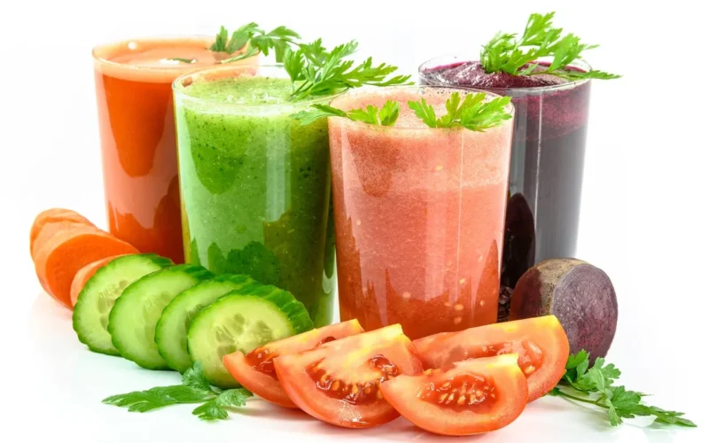 soki warzywne, warzywa, odosobnione, biały, świeży, szkło, marchewka, soki, jedzenie, koktajl, drink, dieta, napój, zdrowy, organiczny, pomidor, warzywo, detox, odświeżenie, surowy, zielony, soczysty, ogórek, naturalny, zdrowie, liść, odżywianie, witamina, śniadanie, wegetariański, smakosz, natura, pora roku, energia, urozmaicone, przeciwutleniacz, burak, weganie, wyciśnięty sok, wegetarianizm, blog kulinarny, weganizm, ekologia, domowe wyroby, działka