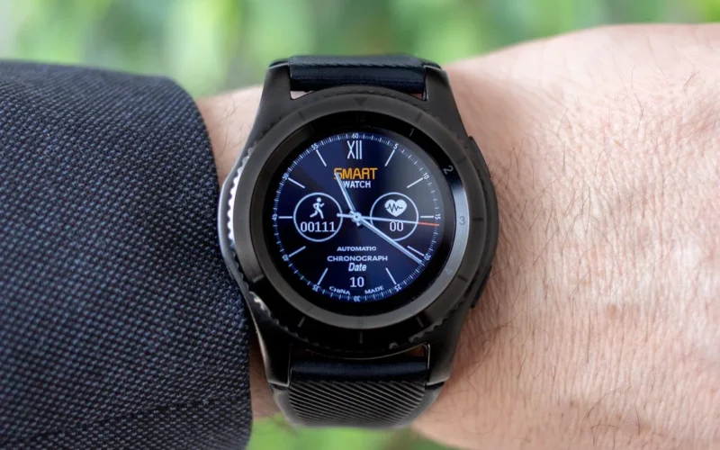 smartwatch, zegarek na rękę, krokomierz, pulsometr, styl, tarcza zegarowa, sport, mobilne, monitoring snu, tarcza zegara, pomiar czasu, zegarek, godzina, wskazówki zegara, nadgarstek, czarny