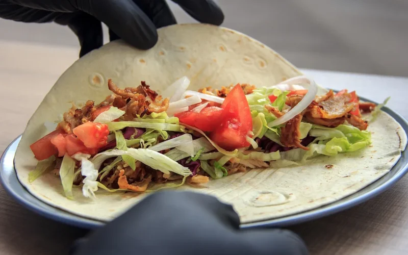 dürüm, jedzenie, danie, zawinąć, posiłek, warzywa, tortilla, pomidor, cebula, kurczak, szaszłyk, mięso, turecki wrap, smaczny, pyszny, kolacja, obiad, talerz, tortilla, tortilla, tortilla, tortilla, tortilla