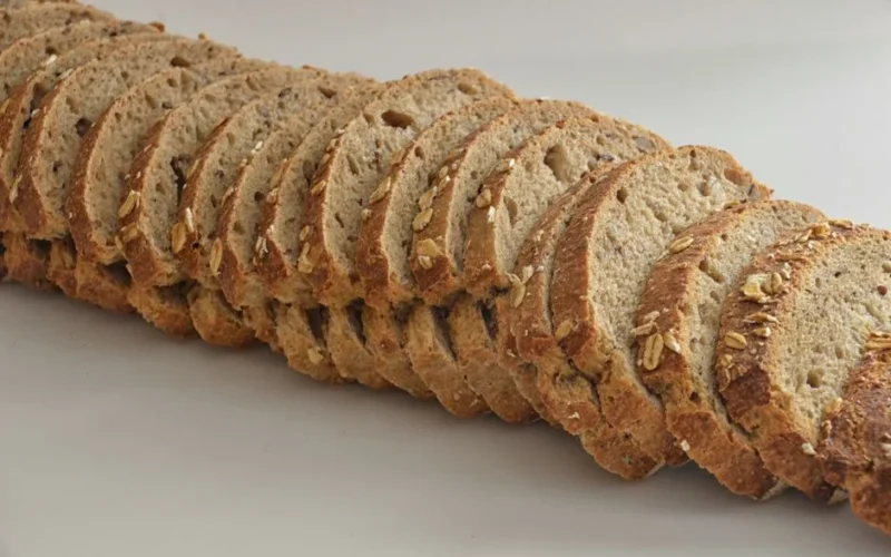 Close-up of sliced whole grain bread, perfect for a delicious and nutritious breakfast.