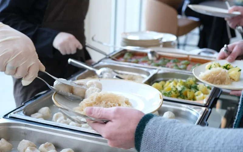 pierogi, danie, dystrybucja żywności, jedzenie, knedle innviertler, pierogi z surspeckiem, mieszane pierogi, smażone pierogi, tarte pierogi, ziemniak, ciasto, specjalność, posiłek, kuchnia jako sposób gotowania, kapusta kiszona, innviertel, austria