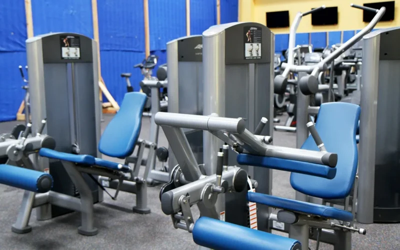 sala fitness, zdatność, sportu, ekwipunek, przenośnik taśmowy, maszyna eliptyczna, rower stacjonarny, trening cardio, występ, materiał sportowy, versaclimbers, olimpijska platforma podnosząca, sportowe, kulturystyka, gimnastyczny, relaks, spalić kalorie, zainteresowania, sportowy, hala sportowa, budować mięśnie, stonować, by schudnąć, utrata wagi, motywacja