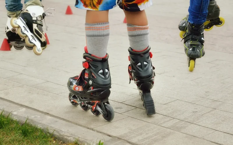 sports, equipment, exercise, roller, belt, skate, skating, race, speed, fitness, competition, clothing, nobody, row, czarny, medicine, leg, shoelace, color, na dworze, shoe, healthcare, człowiek, ulica, leisure, skating, skating, skating, skating, skating