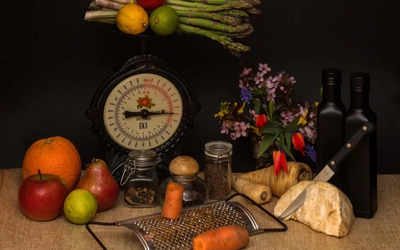 martwa natura, warzywa, szparag, marchew, waga kuchenna, butelki, nóż, starej skali, waga kuchenna, waga kuchenna, waga kuchenna, waga kuchenna, waga kuchenna