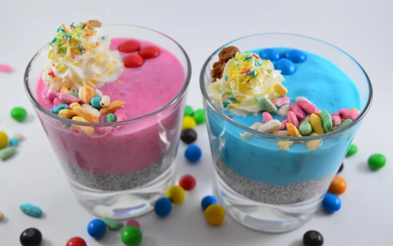 cream, fresh, sweet, dessert, yogurt, red, blue, candy, colors, colorful, food, foodphotography, pyszne, delicious