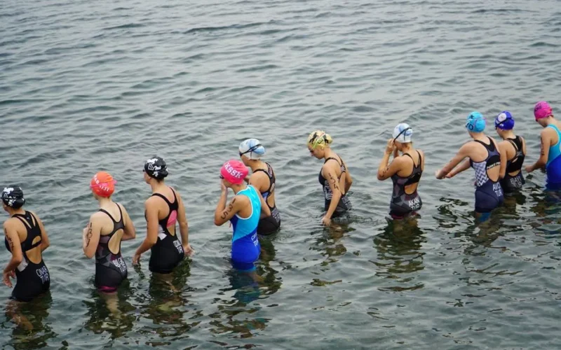 Athletes in wetsuits ready for a triathlon swimming leg in Mudanya, Türkiye.