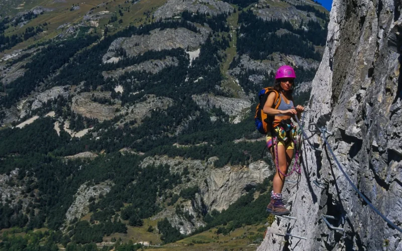 via ferrata, góra, wspinaczka, wspiąć się, alpinizm, góral, głaz, narażony, alpejski, natura, wędrówki, maurienne, francja, kobieta, вертиг